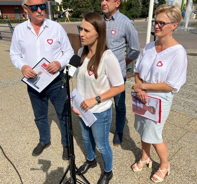Briefing prasowy i zbiórka podpisów z udziałem kandydatów KO do Parlamentu w Malborku