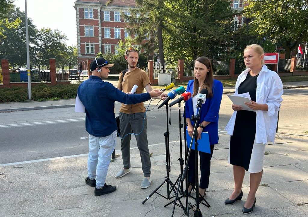 „Rozliczamy rabunkową gospodarkę leśną namiestników PiS!” Konferencja prasowa posłanek Agnieszki Pomaskiej i Barbary Nowackiej.