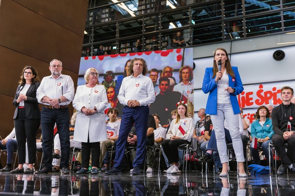 „Powinniśmy zachować się tak jak wtedy stoczniowcy w Gdańsku. Wstać i powiedzieć dosyć!” Wiec Donalda Tuska w Gdańsku w rocznicę porozumień sierpniowych.