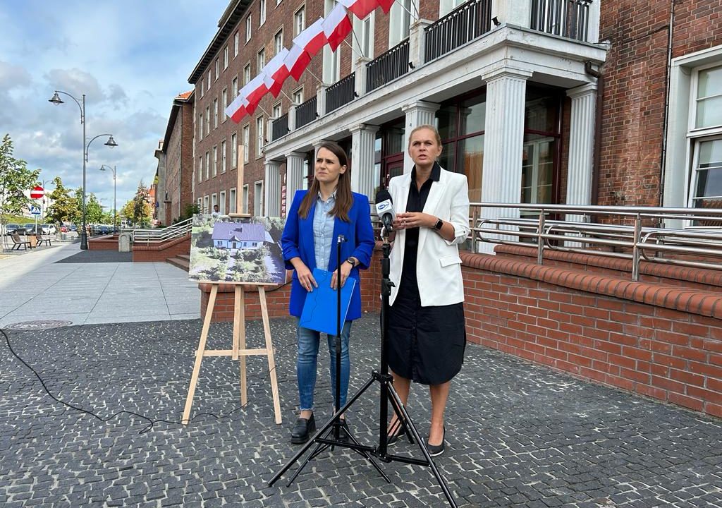 „Interwencja u wojewody ws. ludzkiej krzywdy. Sprawa wywłaszczenia w Miszewie”. Konferencja prasowa posłanek KO Agnieszki Pomaskiej i Barbary Nowackiej.