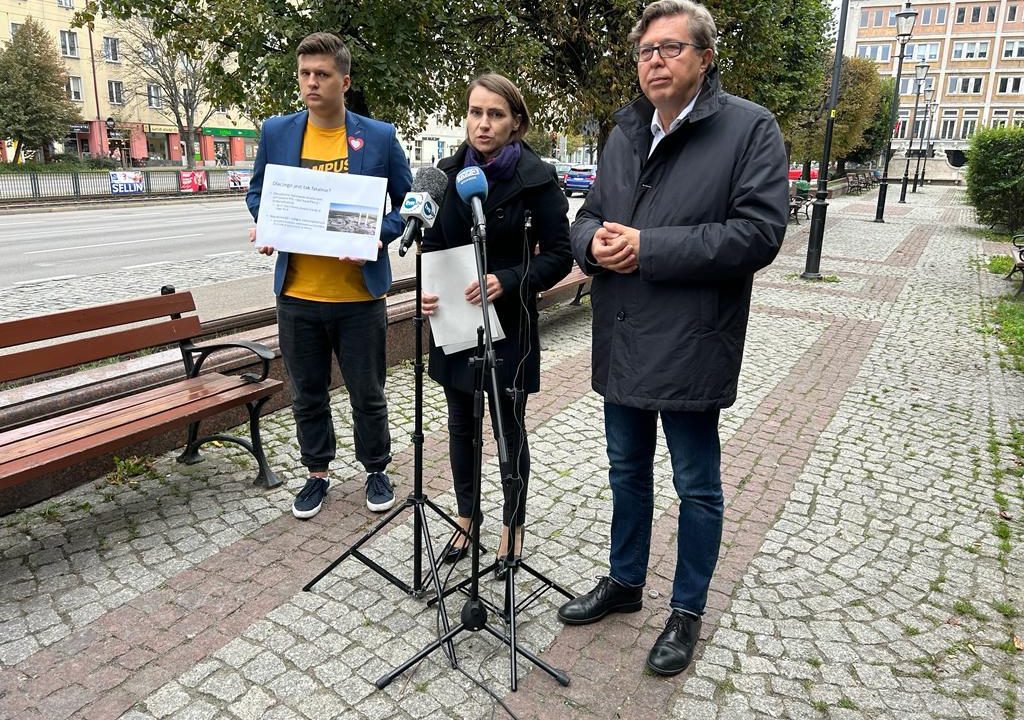 „Mamy najdroższy prąd w Unii Europejskiej”. Konferencja prasowa w sprawie przyszłości polskiej energetyki.