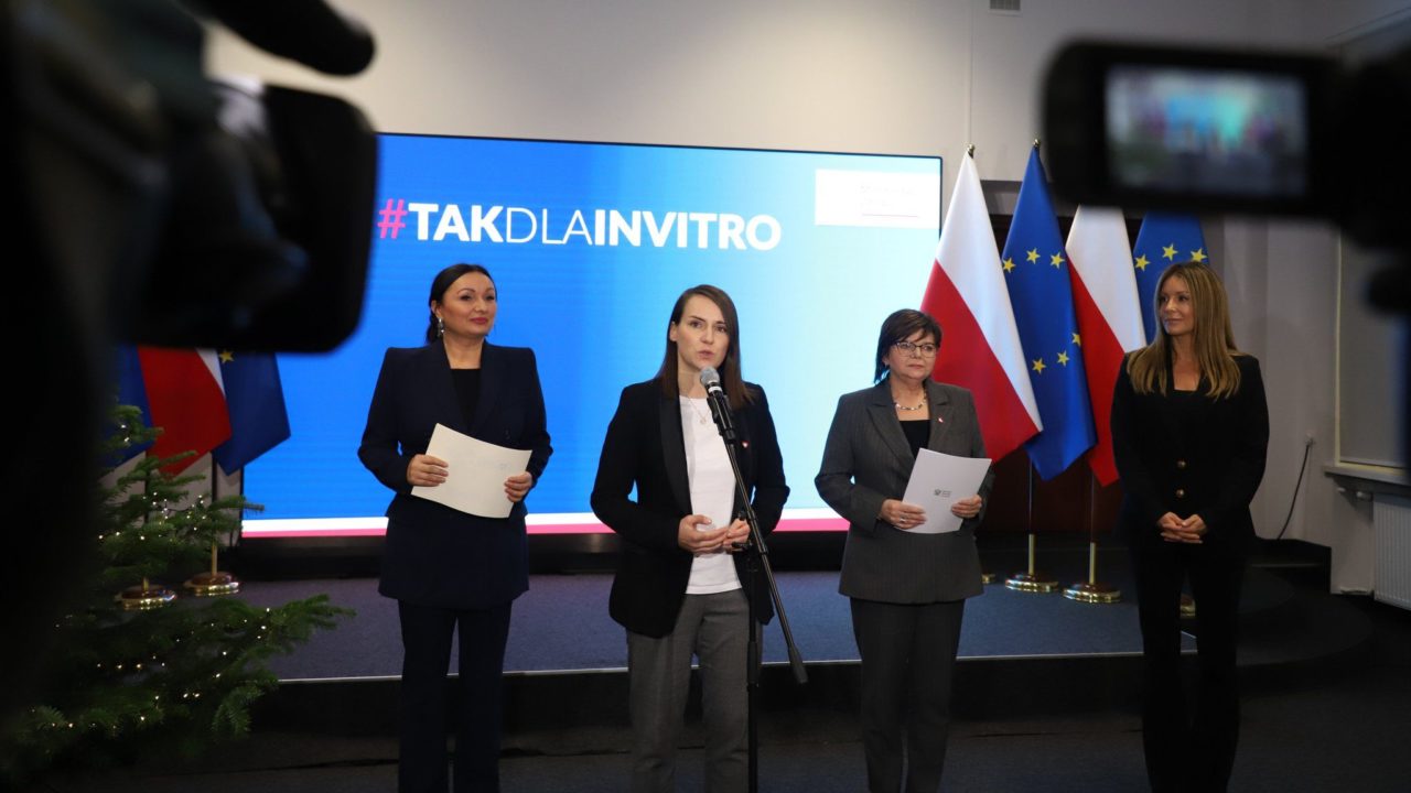„To jest projekt, który nie ma barw politycznych. To jest projekt na, który czekali Polki i Polacy” – konferencja prasowa w Ministerstwie Zdrowia o ustawie „Tak dla in vitro!”