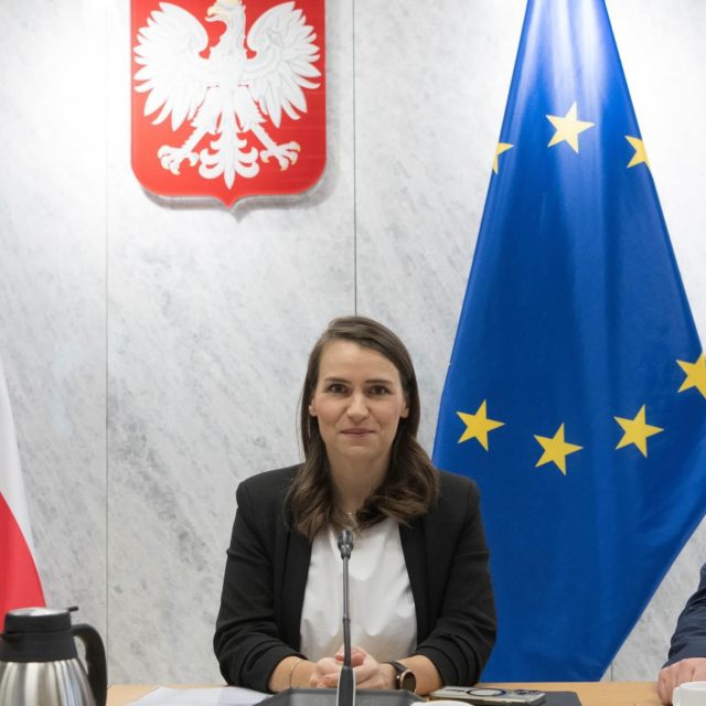 https://www.pomaska.pl/wp-content/uploads/2024/11/58c586f0-d18d-433a-af8c-29e9dd702e12-640x640.jpeg