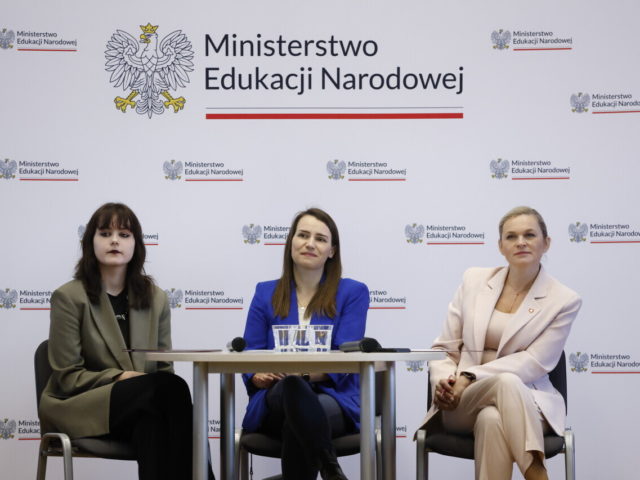 Gdańsk: okrągły stół uczniowski z udziałem minister edukacji narodowej Barbary Nowackiej i posłanki Agnieszki Pomaskiej.